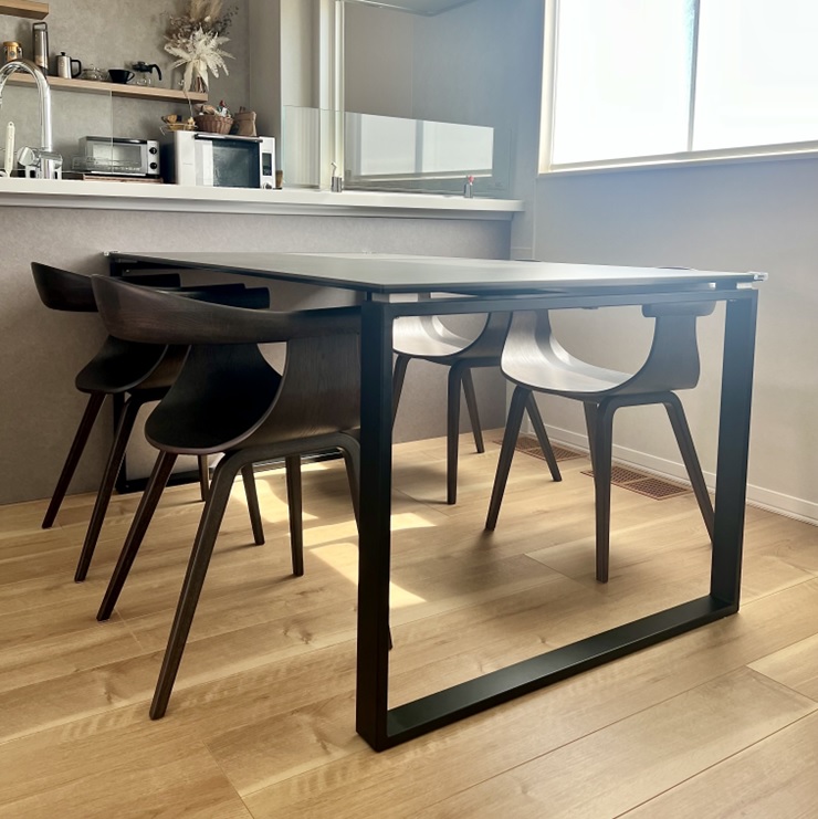 モダンなダイニングチェアnagi